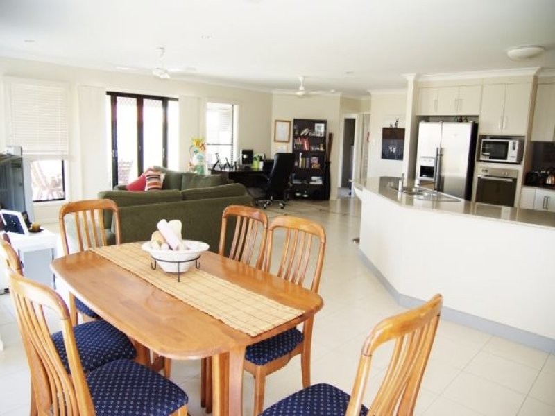 7 Woodroffe Place, Glenella QLD 4740