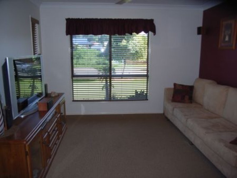 12 Eva Parade, Glenella QLD 4740