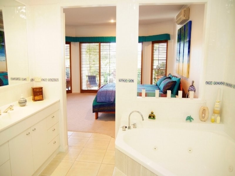 37 Beach Road, Dolphin Heads QLD 4740