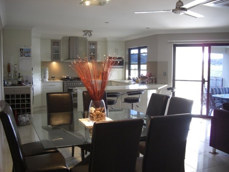 77 Gingham Street, Glenella QLD 4740