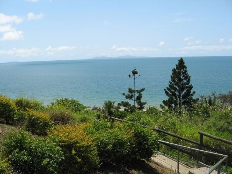13 Sunrise Place, Blacks Beach QLD 4740