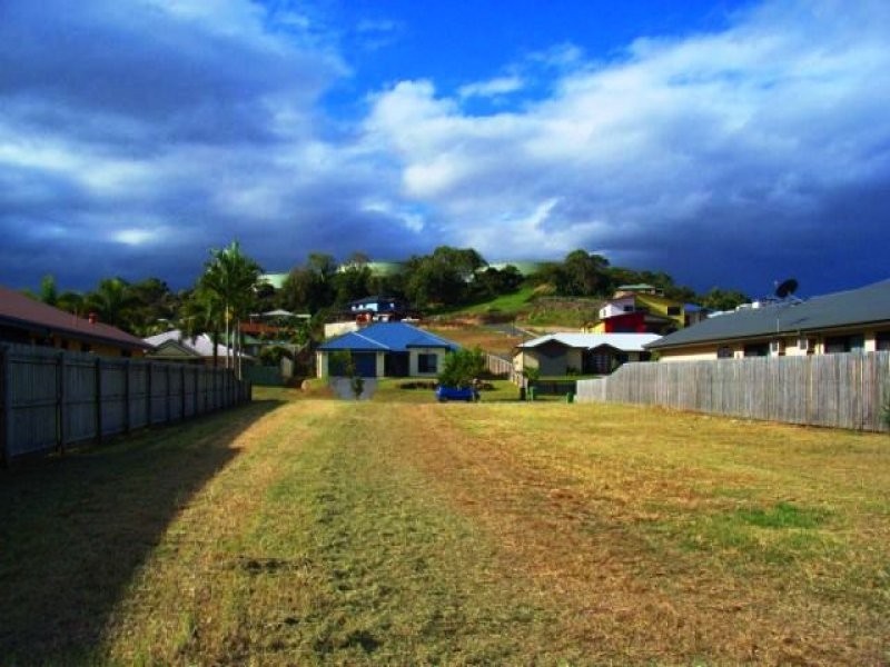 35 Frank Cowley Drive, Glenella QLD 4740