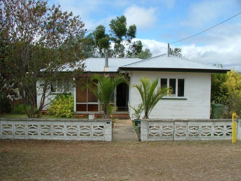 3 Nolan St, Crows Nest QLD 4355