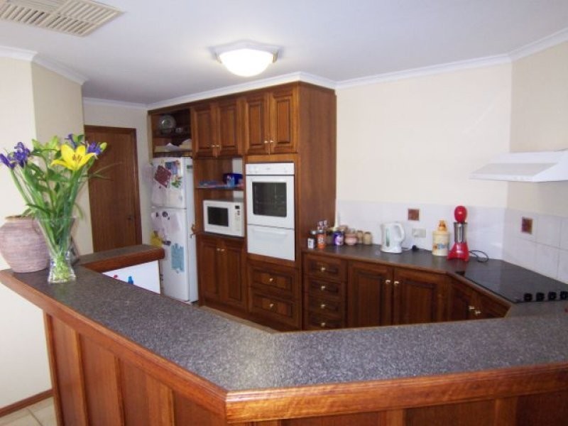 24 Jenolan Crescent, Hillbank SA 5112