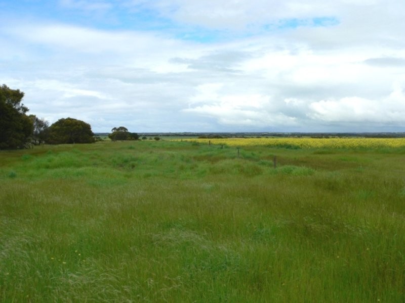 Section 61 Hog Bay and Boundary Roads, American River SA 5221