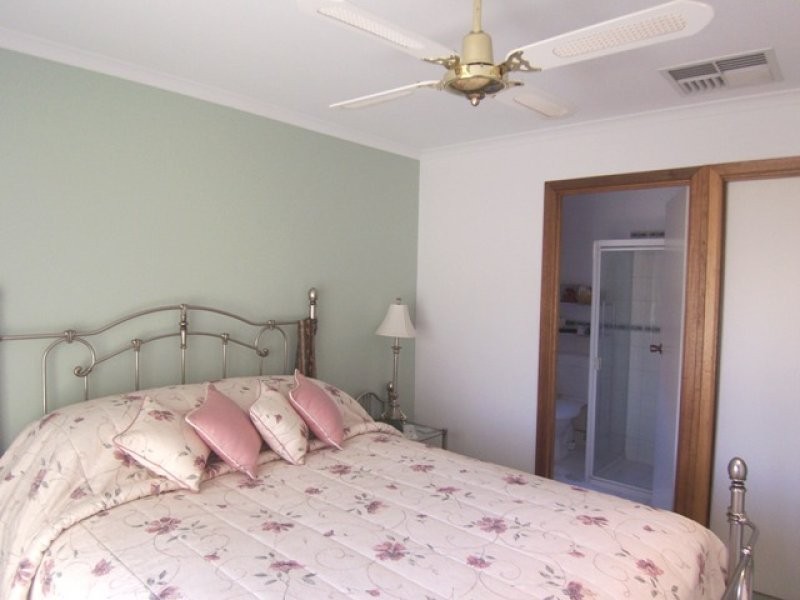 15 Benthall Avenue, Oakden SA 5086