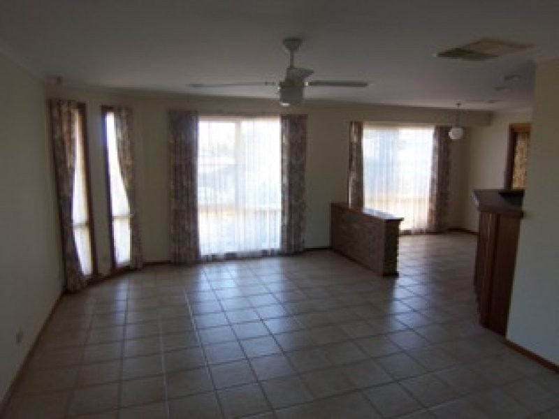 24 Jenolan Crescent, Hillbank SA 5112