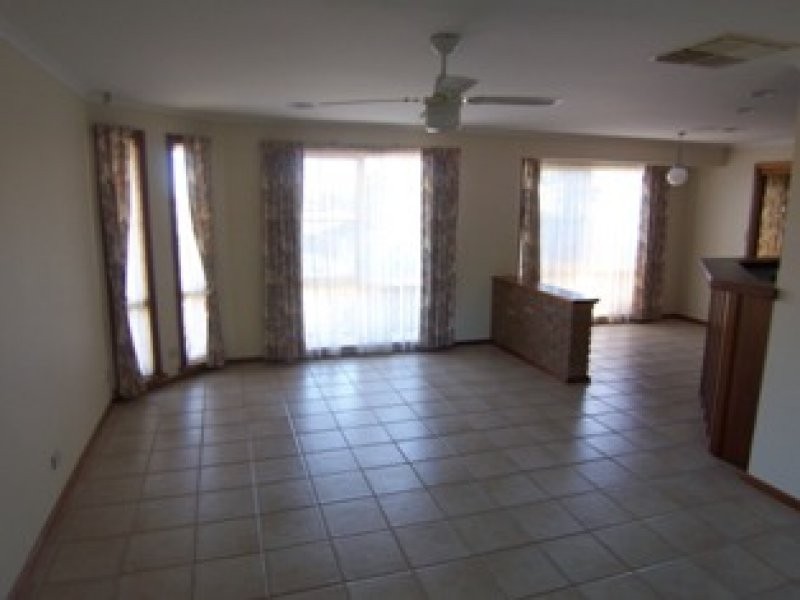 24 Jenolan Crescent, Hillbank SA 5112