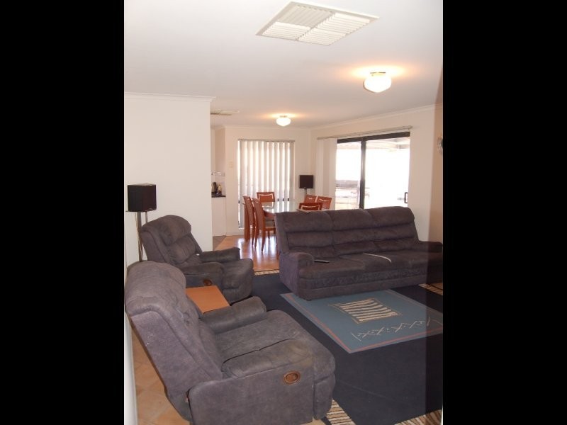 19 Lyle Court, Para Vista SA 5093