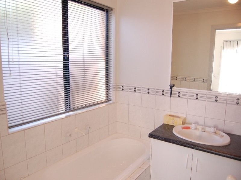 19 Lyle Court, Para Vista SA 5093