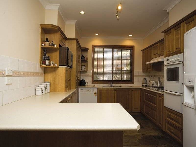 42 Admirals Crescent, Taylors Lakes VIC 3038