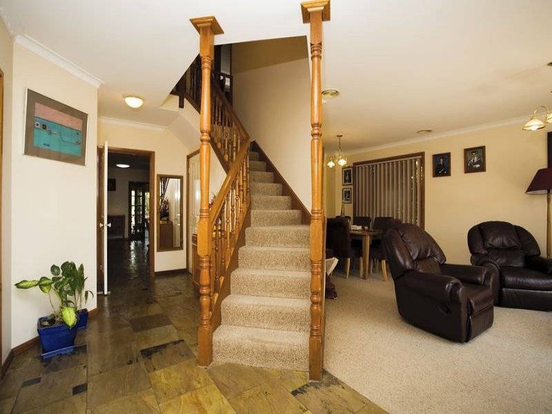 42 Admirals Crescent, Taylors Lakes VIC 3038