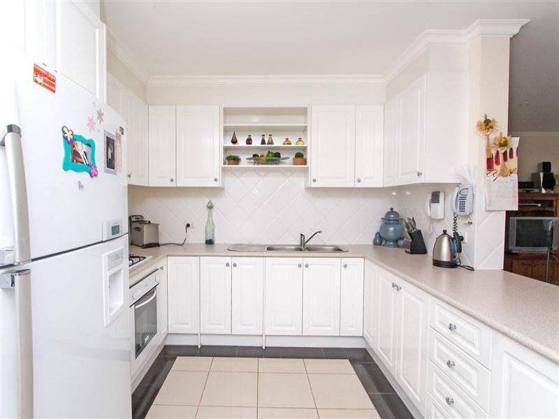 2c Orchid Square, Sydenham VIC 3037