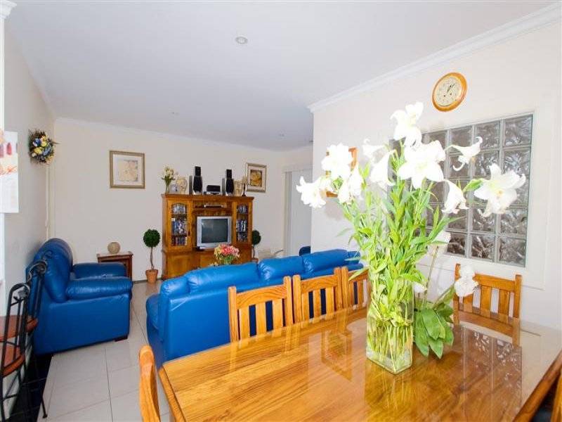 2c Orchid Square, Sydenham VIC 3037