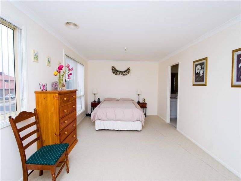 2c Orchid Square, Sydenham VIC 3037