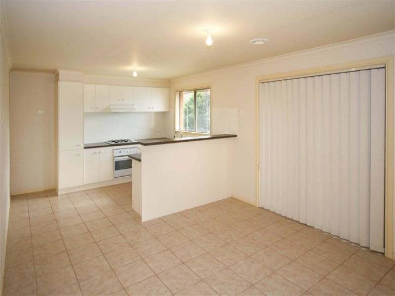 12a Ahmet Place, Hillside VIC 3037