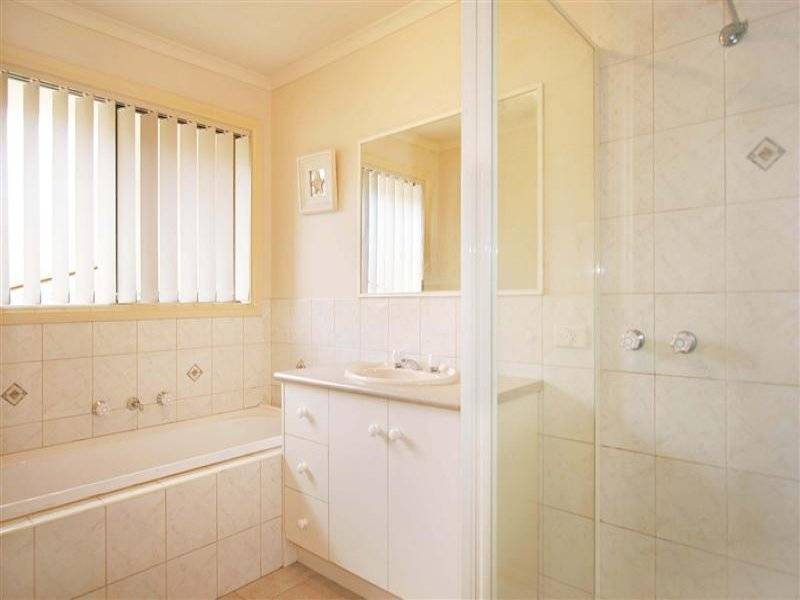 12a Ahmet Place, Hillside VIC 3037