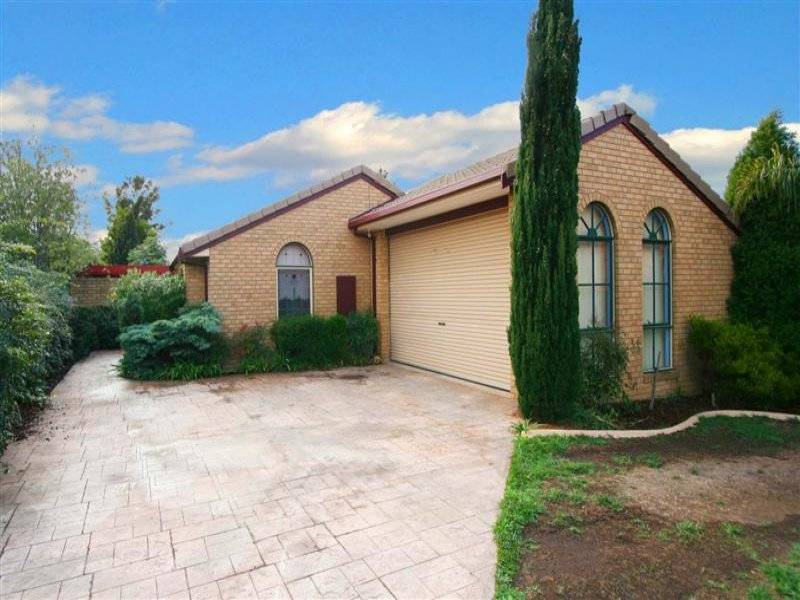 8 Rodmar Close, Hillside VIC 3037