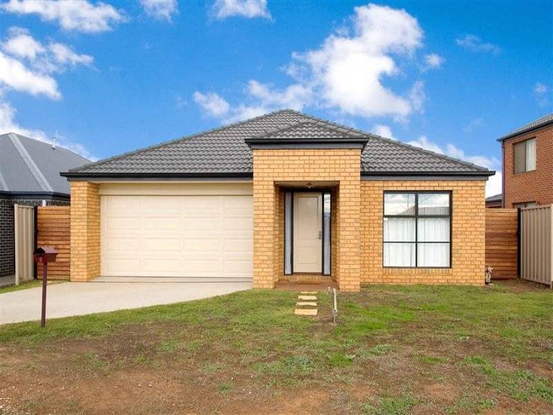 8 Gisborne Way, Caroline Springs VIC 3023