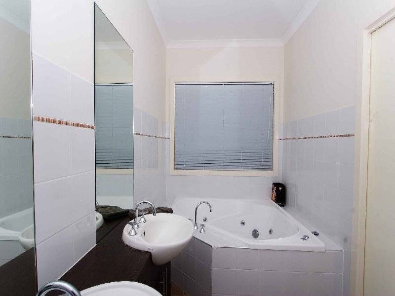 21 Park Lane, Taylors Hill VIC 3037