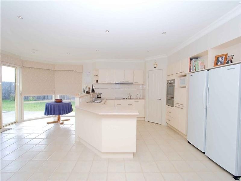 16 Rowlandson Way, Taylors Lakes VIC 3038