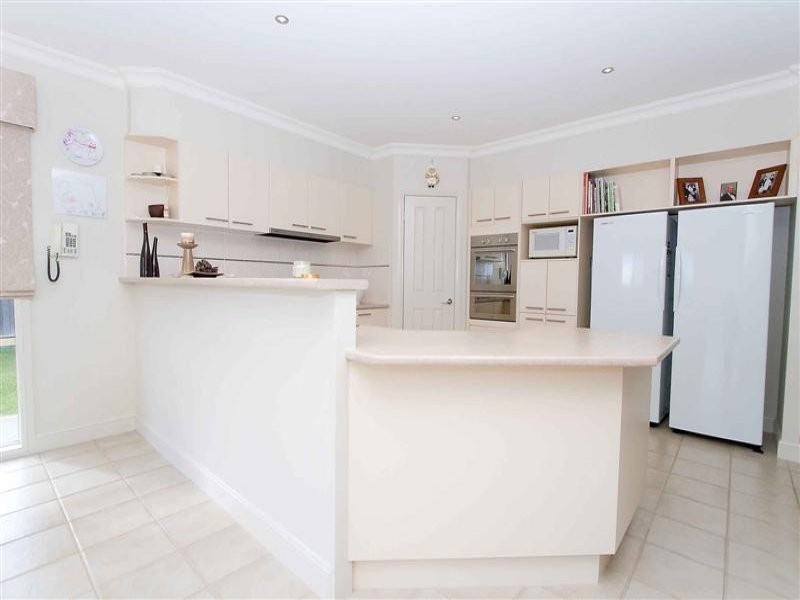 16 Rowlandson Way, Taylors Lakes VIC 3038