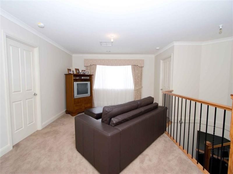 16 Rowlandson Way, Taylors Lakes VIC 3038