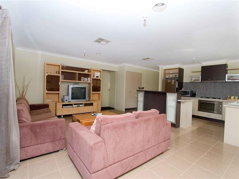 10 Cremorne Grove, Taylors Hill VIC 3037