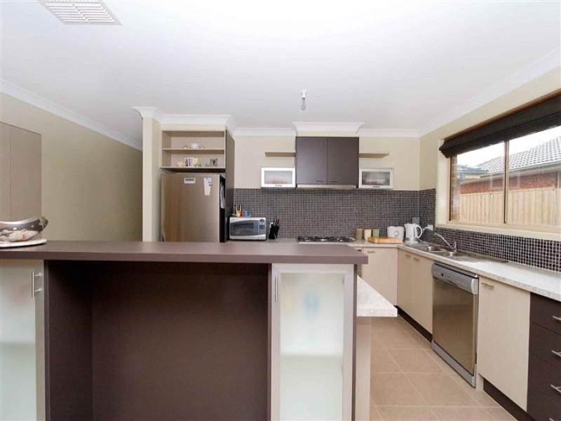 10 Cremorne Grove, Taylors Hill VIC 3037