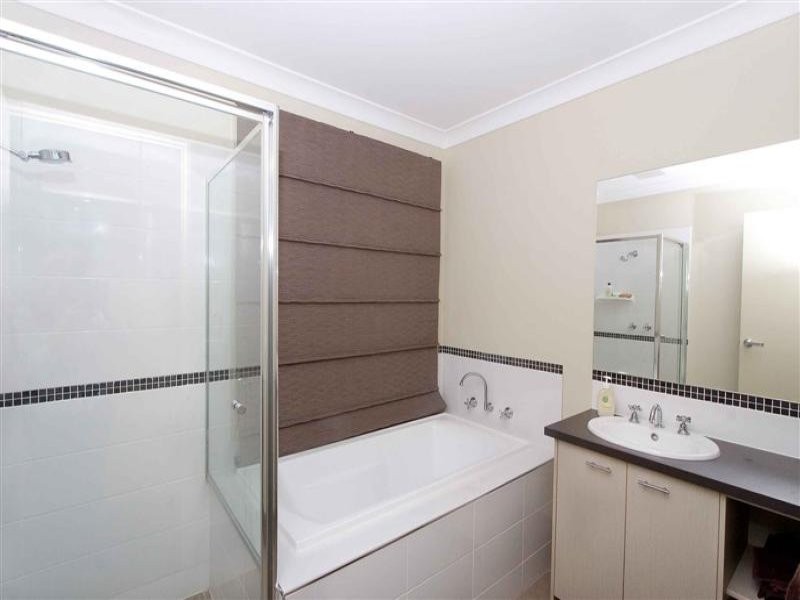 10 Cremorne Grove, Taylors Hill VIC 3037