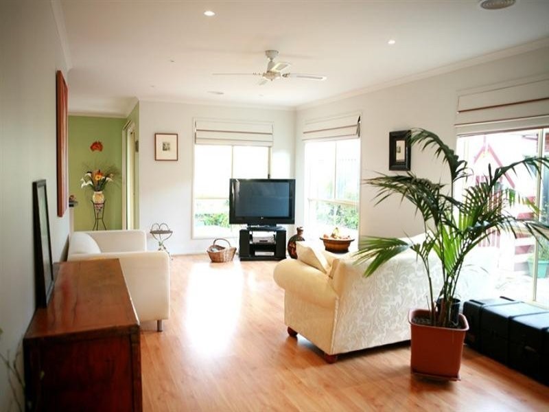 15 Klippel Way, Caroline Springs VIC 3023