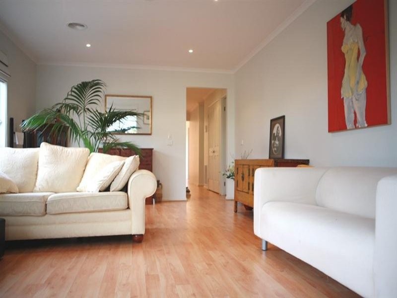 15 Klippel Way, Caroline Springs VIC 3023