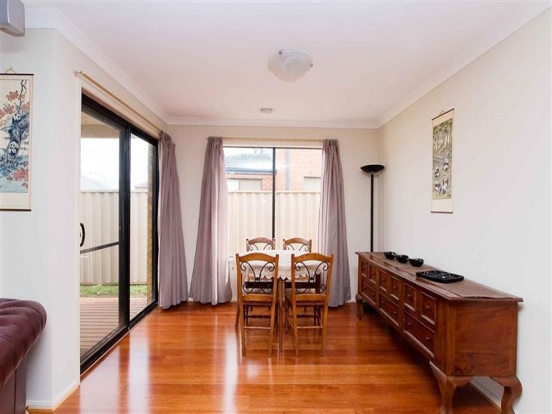 8 Gisborne Way, Caroline Springs VIC 3023