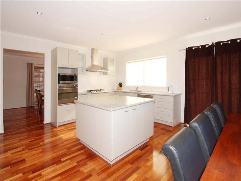 16 Heysen Park Way, Caroline Springs VIC 3023