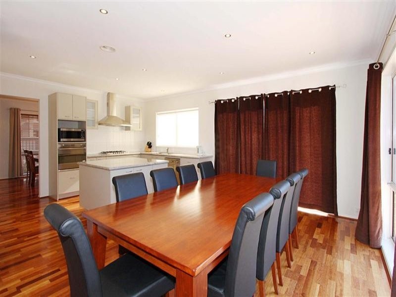 16 Heysen Park Way, Caroline Springs VIC 3023