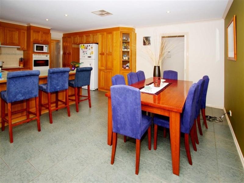 12 Silverwood Court, Hillside VIC 3037