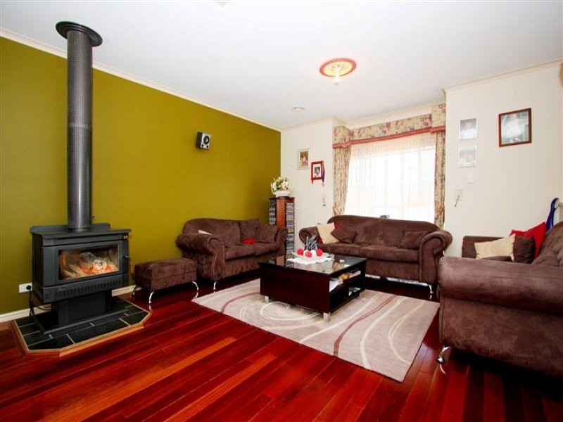 12 Silverwood Court, Hillside VIC 3037