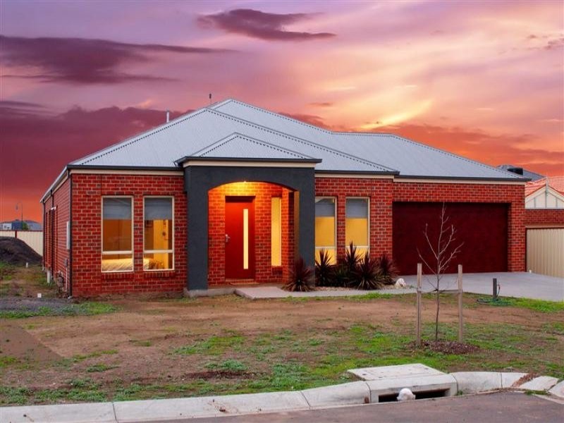 4 Grenadier Grove, Hillside VIC 3037