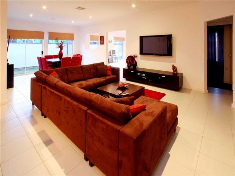 4 Grenadier Grove, Hillside VIC 3037