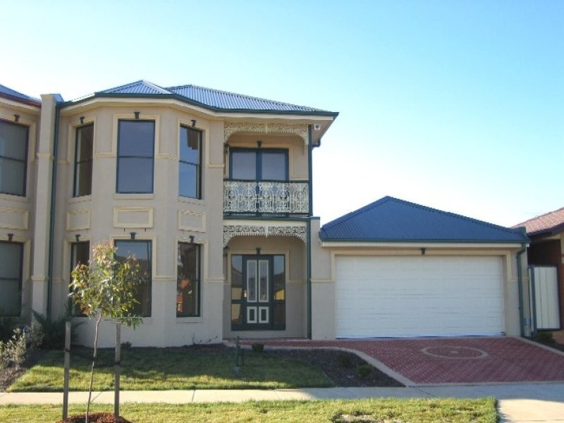 10 Tom Rigg St, Cairnlea VIC 3023