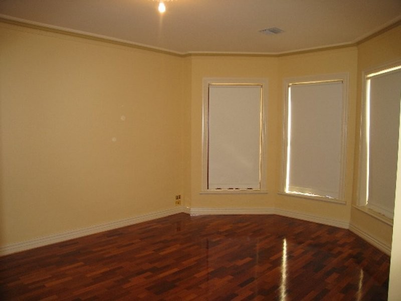 10 Tom Rigg St, Cairnlea VIC 3023