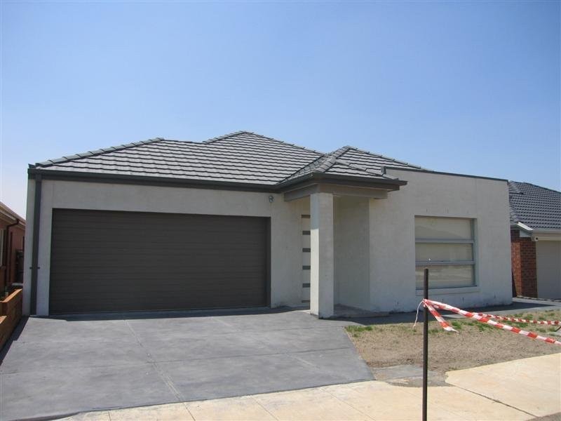 5 Oakview Parade, Caroline Springs VIC 3023