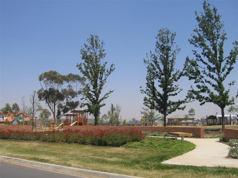 5 Oakview Parade, Caroline Springs VIC 3023