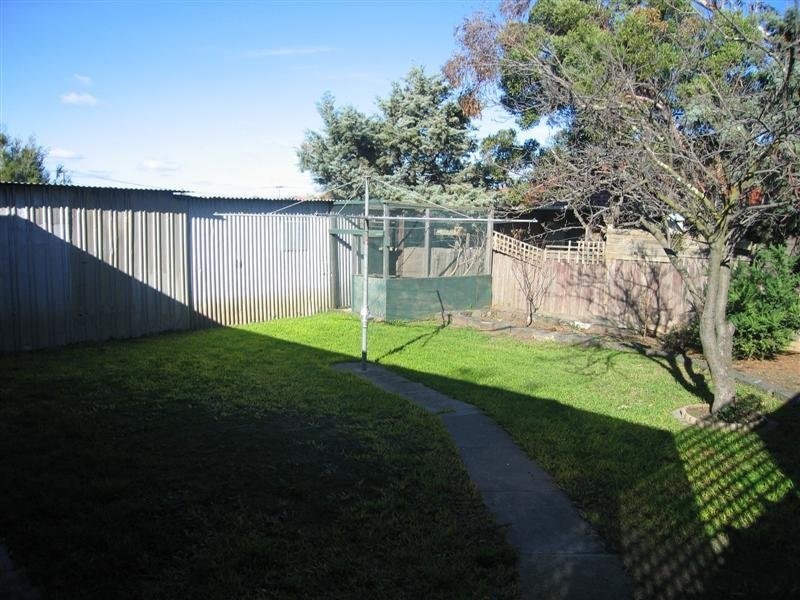 273 Main Rd West, St Albans VIC 3021