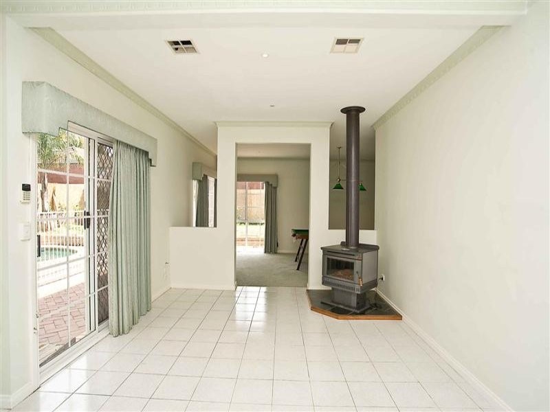 34 Golden Way, Hillside VIC 3037