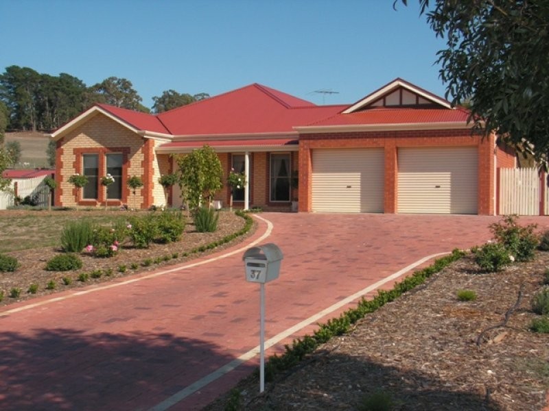 37 Waterford Avenue, Mount Barker SA 5251
