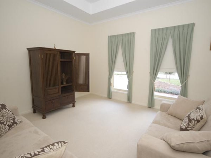 37 Waterford Avenue, Mount Barker SA 5251