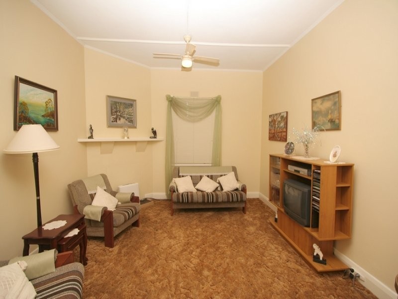 8 Lysle Street, Brooklyn Park SA 5032