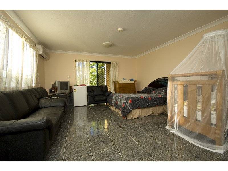 42 Manra Way, Pacific Pines QLD 4211