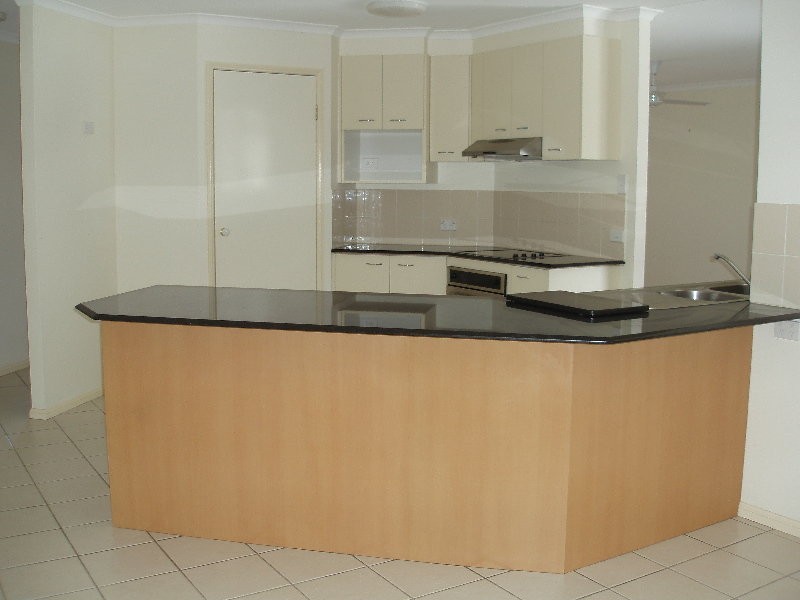 3 Worthing Court, Arundel QLD 4214